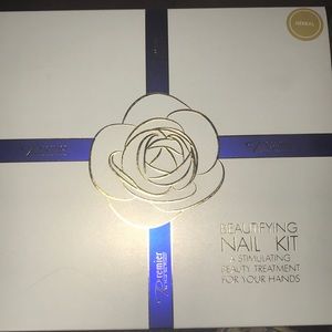 Nail kit